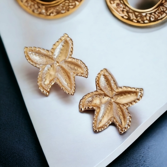 Vintage Diane Von Furstenberg Couture Starfish Matte Goldtone Clip Earrings - Picture 3 of 11